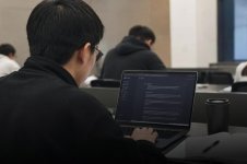 ИИ помогает с домашними заданиями и обрушивает оценки на экзаменах.jpeg